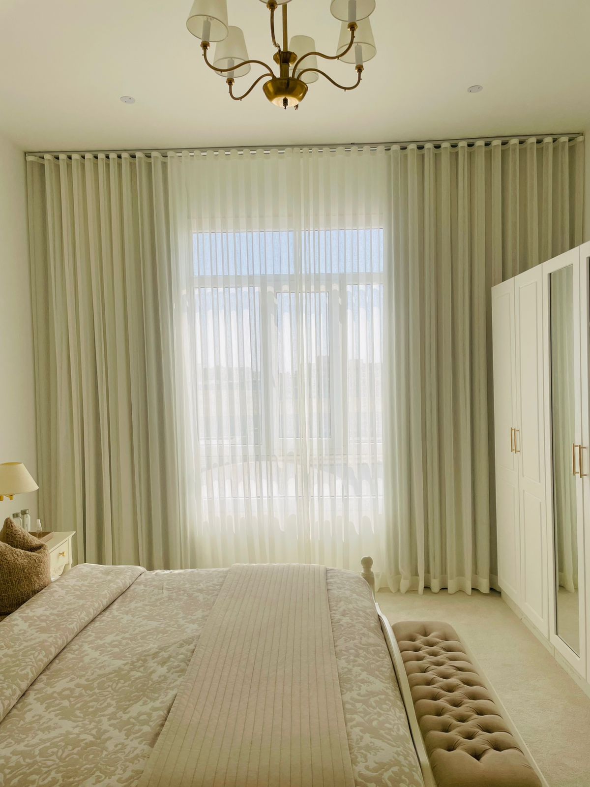 Luxury wall-to-wall carpets and custom rugs